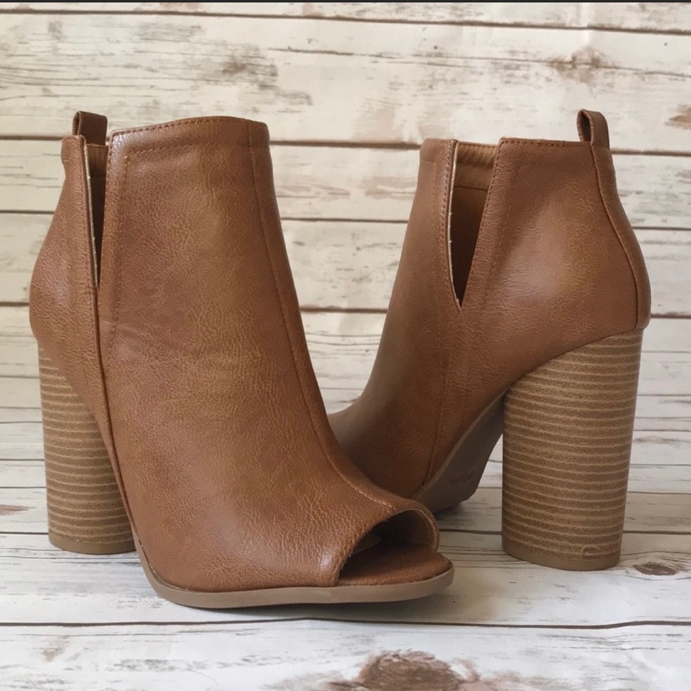 VICI COLLECTION PEEP TOE ROUND HEEL BOOTIES
